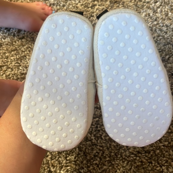Infant size 0 shoes - Picture 2 of 2